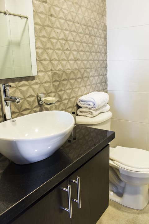 Individual Executive Room  | Bathroom | Shower, free toiletries, towels