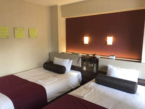 Deluxe Twin Room, Non Smoking (5 min walk from Shinagawa Station) | Desk, blackout drapes, iron/ironing board, free WiFi