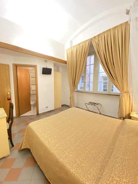 Standard Double Room | In-room safe, desk, cribs/infant beds, rollaway beds