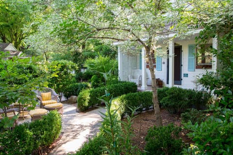 Luxury Cottage, 1 King Bed | Garden view