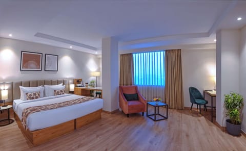 Executive Room, 1 Double Bed | Premium bedding, memory foam beds, minibar, in-room safe