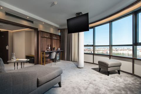 Panoramic One-bedroom Suite High Floor | Minibar, in-room safe, desk, laptop workspace