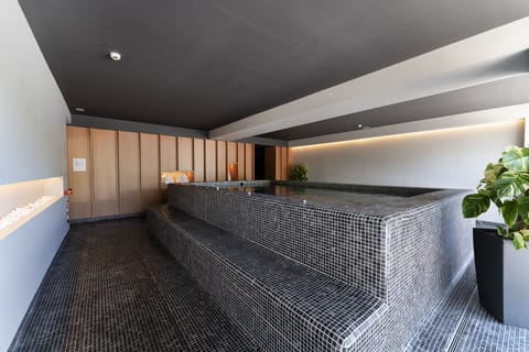 Sauna, spa tub, steam room, massages