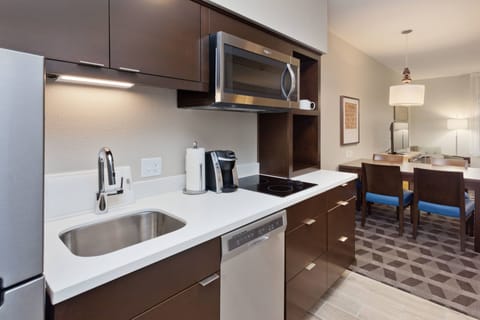 Studio, 2 Queen Beds | Private kitchen | Fridge, microwave, stovetop, dishwasher