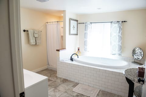 Suite, 1 King Bed with Sofa bed, Kitchen | Bathroom | Free toiletries, hair dryer