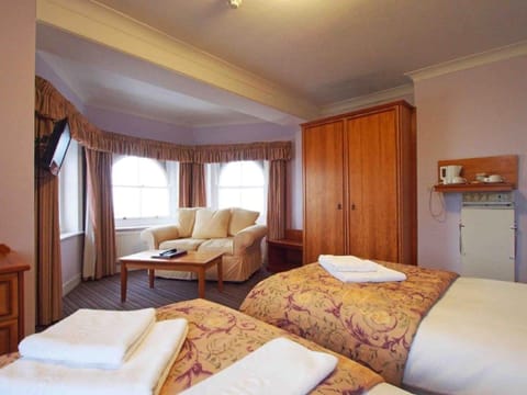 Superior Twin Room, Sea View | Desk, iron/ironing board, free WiFi, bed sheets