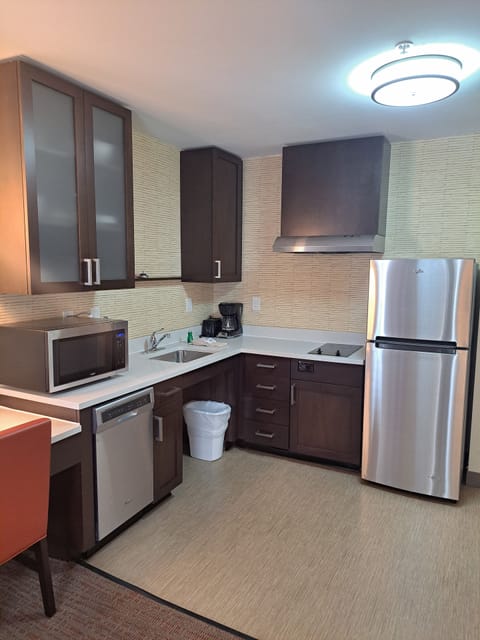 Studio, 1 King Bed with Sofa bed (Mobility Accessible, Tub) | Private kitchen | Fridge, microwave, oven, stovetop