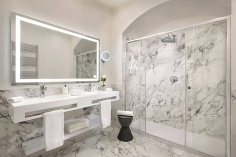 Combined shower/tub, free toiletries, hair dryer, bathrobes