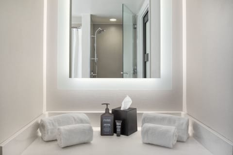 Junior Suite, 1 Bedroom | Bathroom | Free toiletries, hair dryer, towels, soap