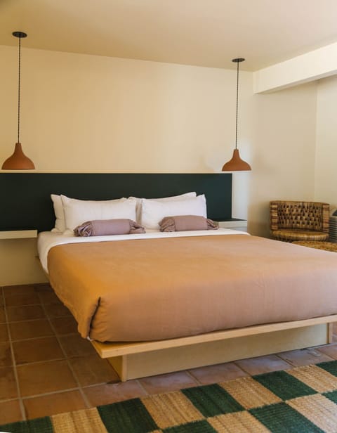 Deluxe Room | Free WiFi, bed sheets, alarm clocks