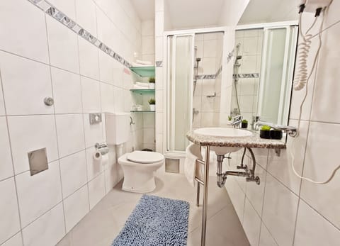 Shower, free toiletries, hair dryer, towels