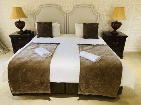 Deluxe Double or Twin Room, 1 Double Bed | Egyptian cotton sheets, premium bedding, in-room safe, desk