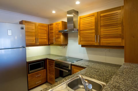 Comfort Apartment, 2 Bedrooms, Kitchen | Private kitchen | Fridge, microwave, stovetop, coffee/tea maker