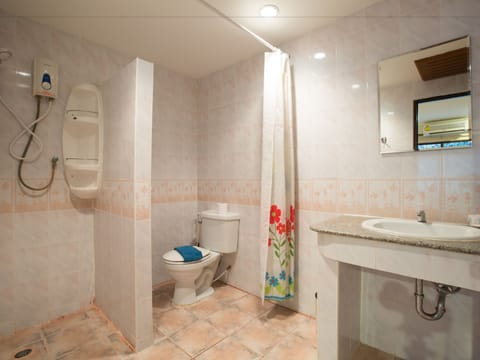 Large Room No Balcony | Bathroom | Shower, towels
