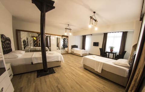 Comfort Quadruple Room | Free WiFi, bed sheets