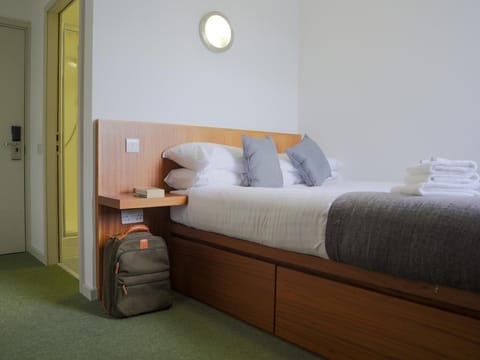 Premium bedding, iron/ironing board, free WiFi, wheelchair access