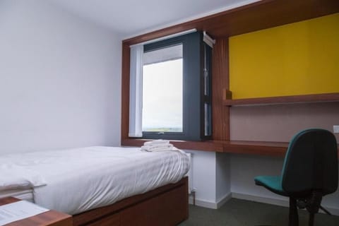 Premium bedding, iron/ironing board, free WiFi, wheelchair access