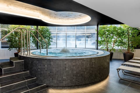 Indoor spa tub