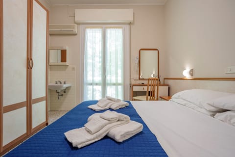 Economy Double Room (external private bathroom) | In-room safe, desk, bed sheets