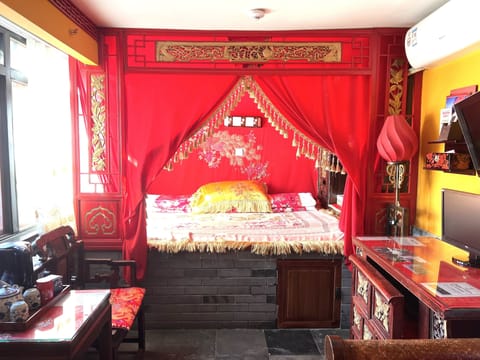 Honeymoon Suite | Premium bedding, minibar, in-room safe, desk