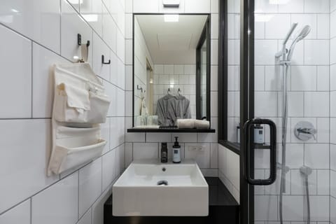 Standard Double Room, Balcony (20 sqm) Non Smoking | Bathroom | Free toiletries, hair dryer, bathrobes, slippers