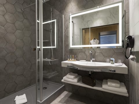 Classic Double Room, 1 Double Bed | In-room safe, desk, soundproofing, iron/ironing board