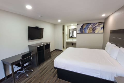 Room, 1 King Bed, Non Smoking | Desk, blackout drapes, rollaway beds, free WiFi