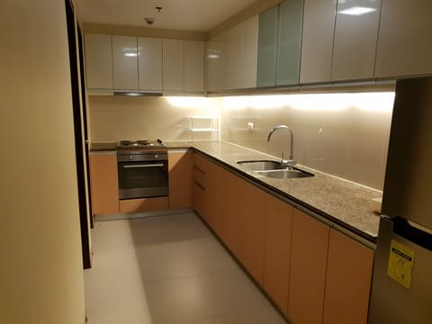 Family Apartment, 2 Bedrooms, Non Smoking, Canal View | Private kitchen | Fridge, coffee/tea maker, electric kettle