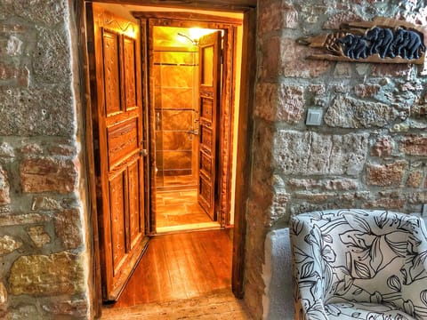 Deluxe Quadruple Room | Desk, blackout drapes, soundproofing, free WiFi