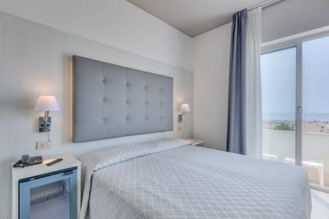 Double Room, 1 Bedroom, Balcony, Sea Facing | In-room safe, desk, blackout drapes, free WiFi