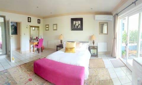 Champagne - Ground Floor Suite  | Premium bedding, in-room safe, iron/ironing board, free WiFi