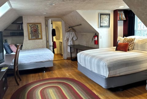 DaVinci Room (Second Floor) | Premium bedding, pillowtop beds, blackout drapes, iron/ironing board