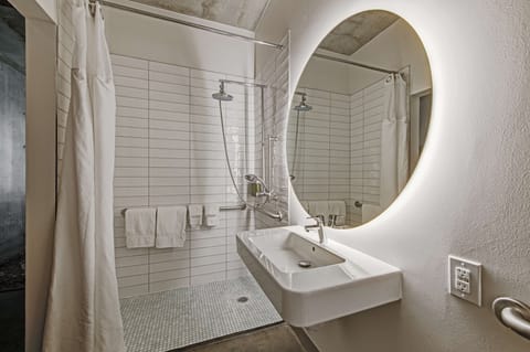 Room, 1 King Bed, Accessible (Roll-In Shower) | Bathroom shower