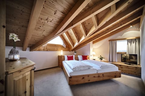 Suite | Premium bedding, in-room safe, desk, blackout drapes