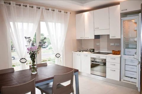 Executive Apartment, 1 Bedroom | Private kitchenette | Fridge, microwave, oven, stovetop