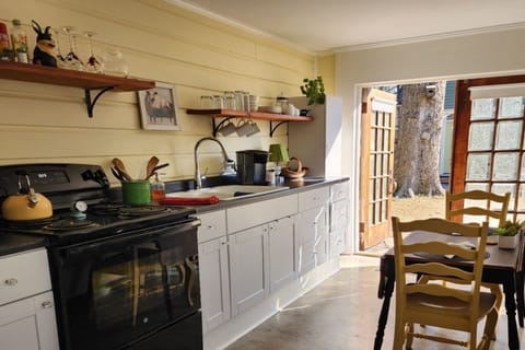 Carriage House Cottage | Private kitchen | Fridge, microwave, coffee/tea maker, toaster