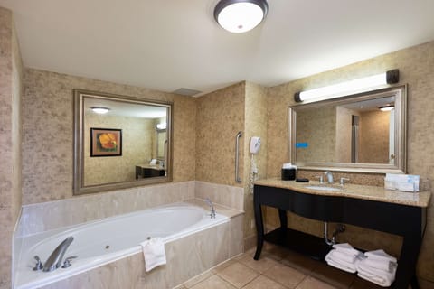 Suite, 1 King Bed, Non Smoking | Bathroom | Free toiletries, hair dryer, towels