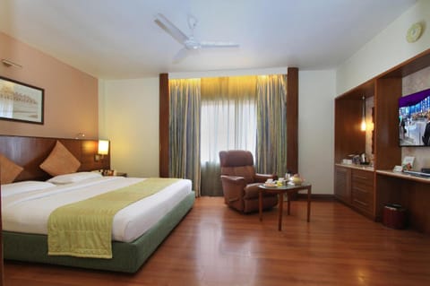 Grand Double or Twin Room, Multiple Beds | Minibar, in-room safe, individually decorated, individually furnished