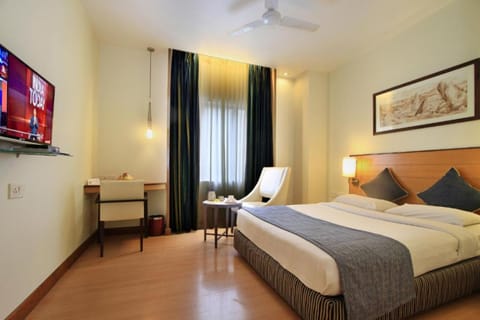 Standard Room, 1 Double Bed | Minibar, in-room safe, individually decorated, individually furnished