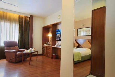 Grand Double or Twin Room, Multiple Beds | Minibar, in-room safe, individually decorated, individually furnished