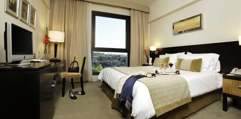 Classic Room, River View | Premium bedding, down comforters, pillowtop beds, minibar