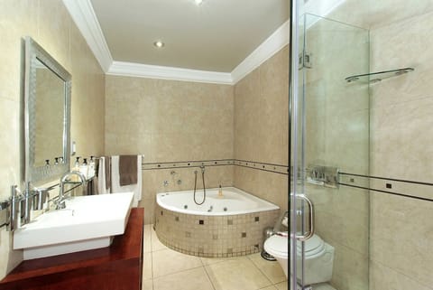 Executive Suite | Bathroom | Shower, hair dryer, bathrobes, towels