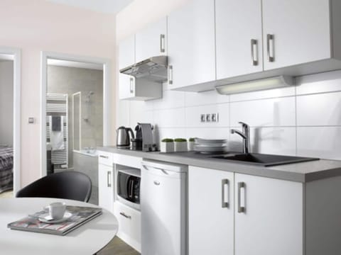 Executive Apartment | Private kitchen | Fridge, microwave, stovetop, espresso maker