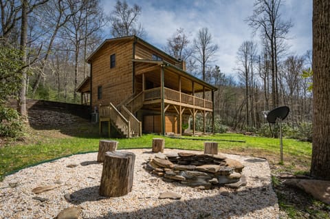 Rushing Creek Cabin, 2 Bedrooms River View | Room amenity