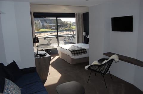 Superior Quadruple Room | In-room safe, desk, iron/ironing board, free cribs/infant beds