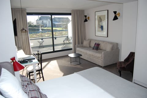 Superior Quadruple Room | In-room safe, desk, iron/ironing board, free cribs/infant beds