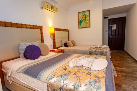 Standard Twin Room | Minibar, in-room safe, free WiFi, bed sheets