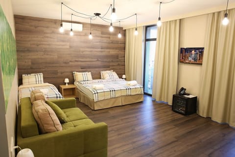 Deluxe Room | Minibar, desk, iron/ironing board, free WiFi