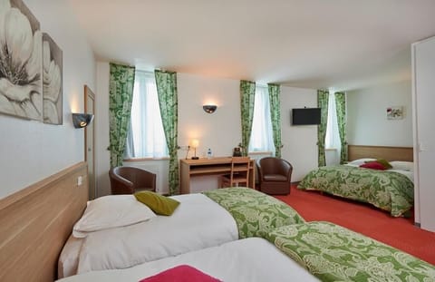 In-room safe, desk, free WiFi