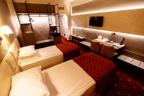 Standard Room, 2 Twin Beds, Non Smoking (Shower Only) | Premium bedding, minibar, in-room safe, desk